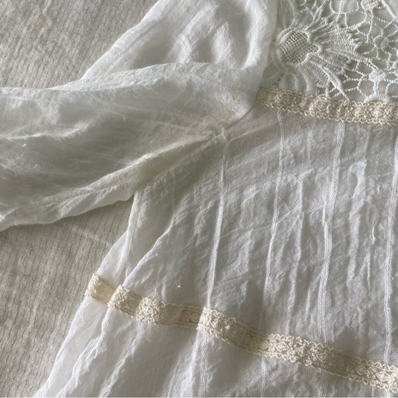 Mystree cream colored gauze blouse, size small - Picture 4 of 4